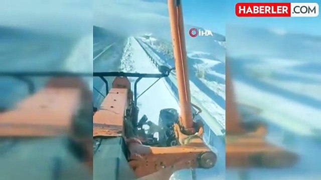 Karayolları Ekipleri Kapanan Yolları Ulaşıma Açıyor