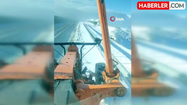 Karayolları Ekipleri Kapanan Yolları Ulaşıma Açıyor
