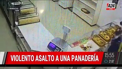🚨 BARRACAS: Asalto a mano armada en panadería captado por cámaras de seguridad
