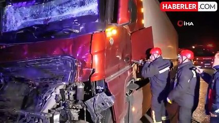 Manisa'da Tır-Kamyon Çarpışması: 2 Yaralı