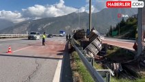 Hatay'da Fren Arızası Nedeniyle Kamyon Bariyere Çarptı