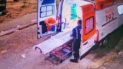 Homem rouba ambulância do Samu durante atendimento