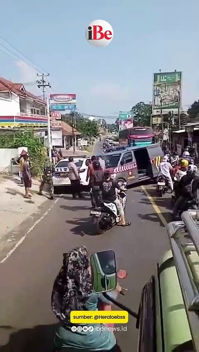 Insiden Mobil Polisi vs Mobil Polisi, Netizen Siapa Yang Salah?