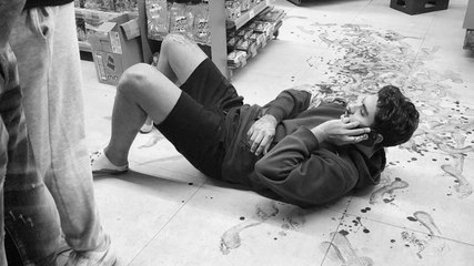 Markette kurşun yağmuruna tutuldu