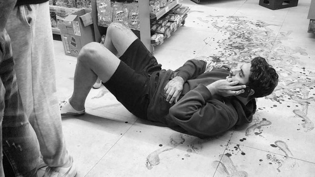 Markette kurşun yağmuruna tutuldu