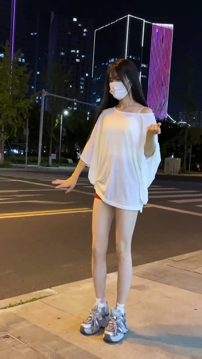 给大家表演一个控灯吧#卡点变装 #开灯关灯丝滑变装