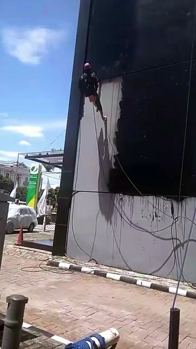 Pengecatan Fasade Gedung Tinggi Menggunakan Cat Tahan Cuaca | Jasa Cat Dinding Gedung Bertingkat