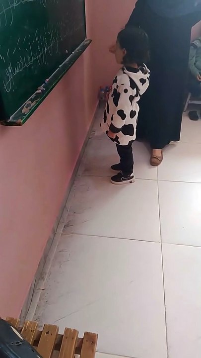 فيديو المعلمة والطفل