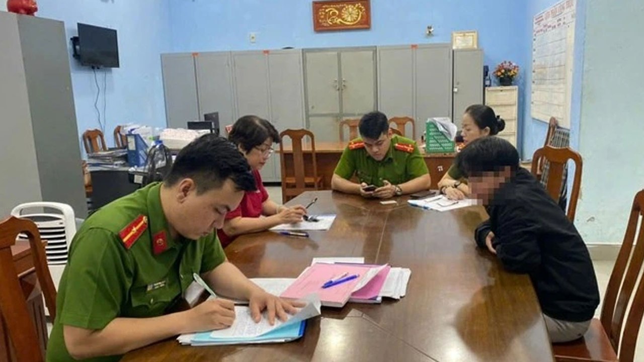 Công an giúp người phụ nữ lấy lại tiền chuyển khoản nhầm