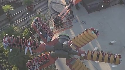 22 personas quedan atrapadas durante dos horas en una atracción en Los Ángeles