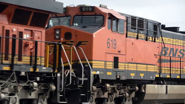 25 unit BNSF Power Move, Dash-8 Santa Fe Warbonnet, HLCX units, and 2 Santa Fe Bluebonnets! - Trains 5.9 (1080p, h264, youtube)