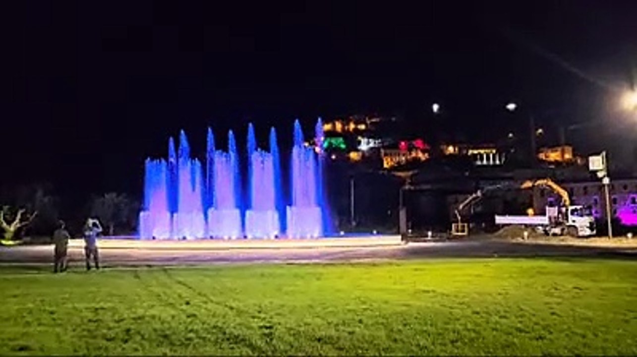 Ma che bella la fontana danzante pi? grande d'Italia a Montorio al Vomano! E in tanti a Pescara si domandano perch? in citt? non ? stata fatta cos?