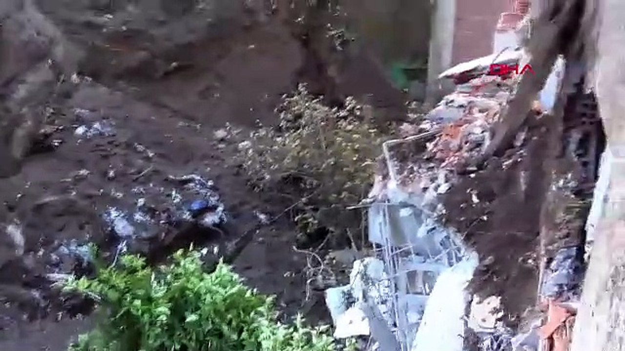 Bir ilimiz kabusu yaşadı: Heyelanın yuttuğu ev kamerada