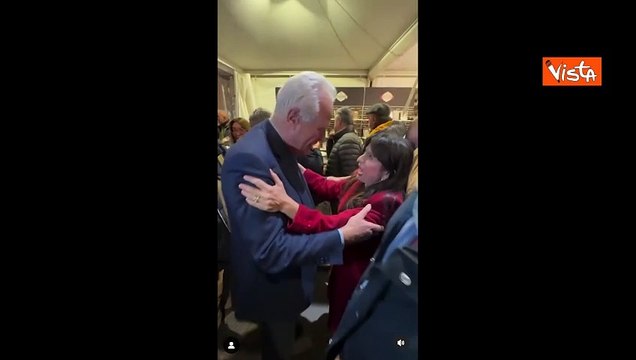 Abbraccio tra il neopresidente Regione Umbria, Proietti e il Presidente Regione Toscana, Giani