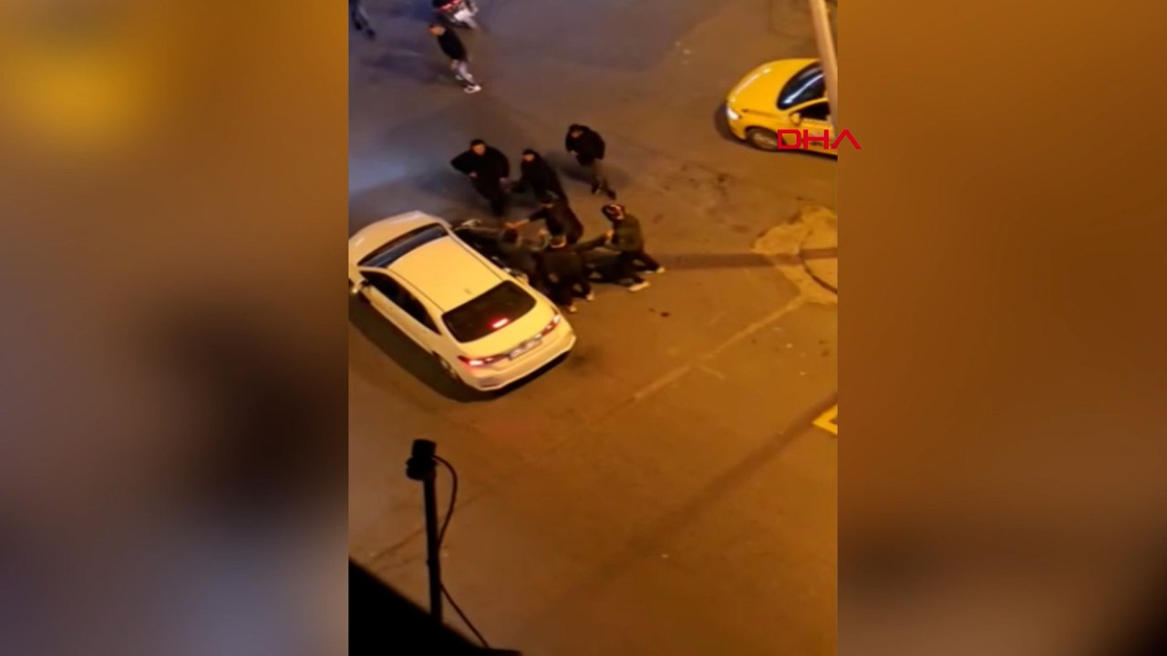 Tekmeli yumruklu yol verme kavgası kamerada