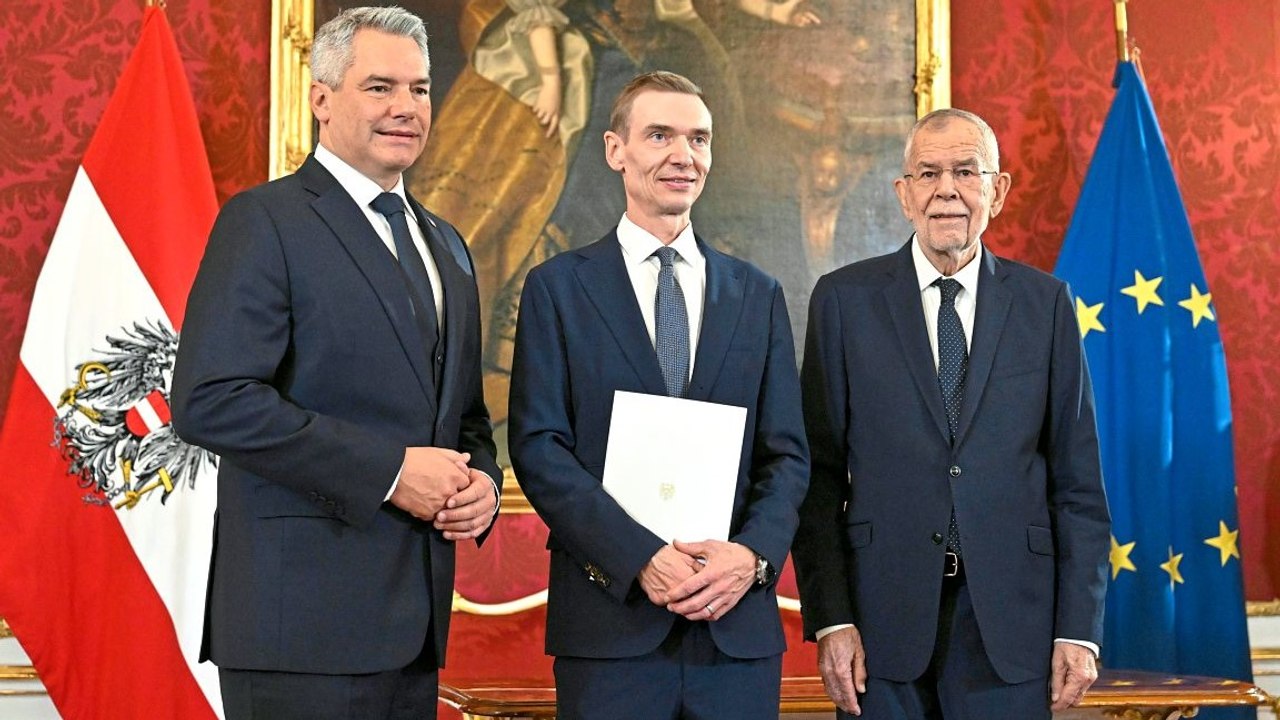 Gunter Mayr von Van der Bellen als neuer Finanzminister angelobt