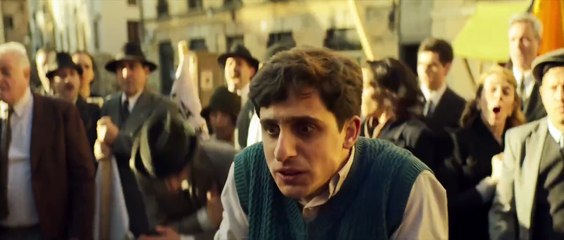 ¿Es el enemigo? La película de Gila Tráiler (2)