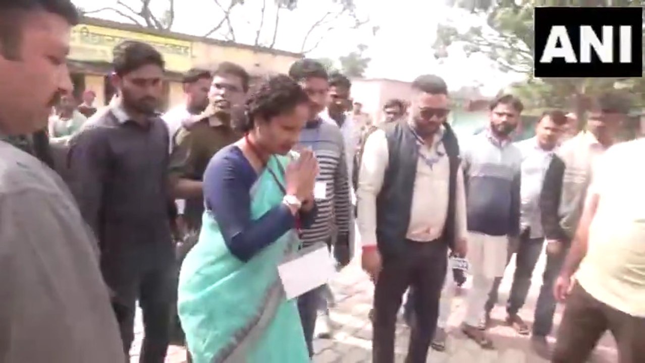 कल्पना सोरेन ने गांडेय के मतदान केंद्रों का किया दौरा, गठबंधन के नेताओं ने की वोटिंग की अपील