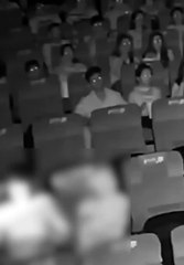 影院不只吃爆米花！竟有人偷偷吃冰淇淋🍦