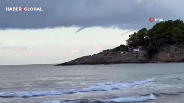 Alanya’da korku dolu anlar: Aynı anda çıkan iki hortum kamerada