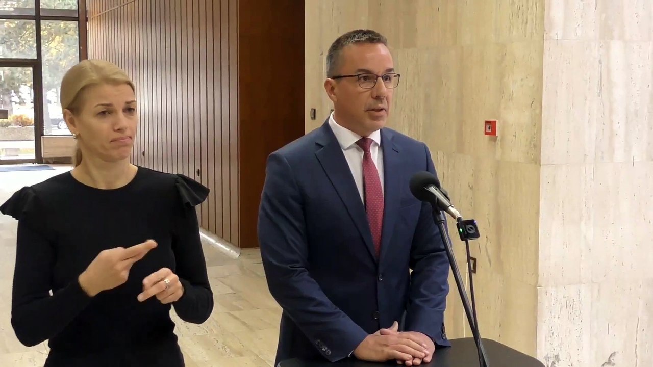 ZÁZNAM: Brífingy E. Tomáša a R. Kaliňáka po rokovaní vlády