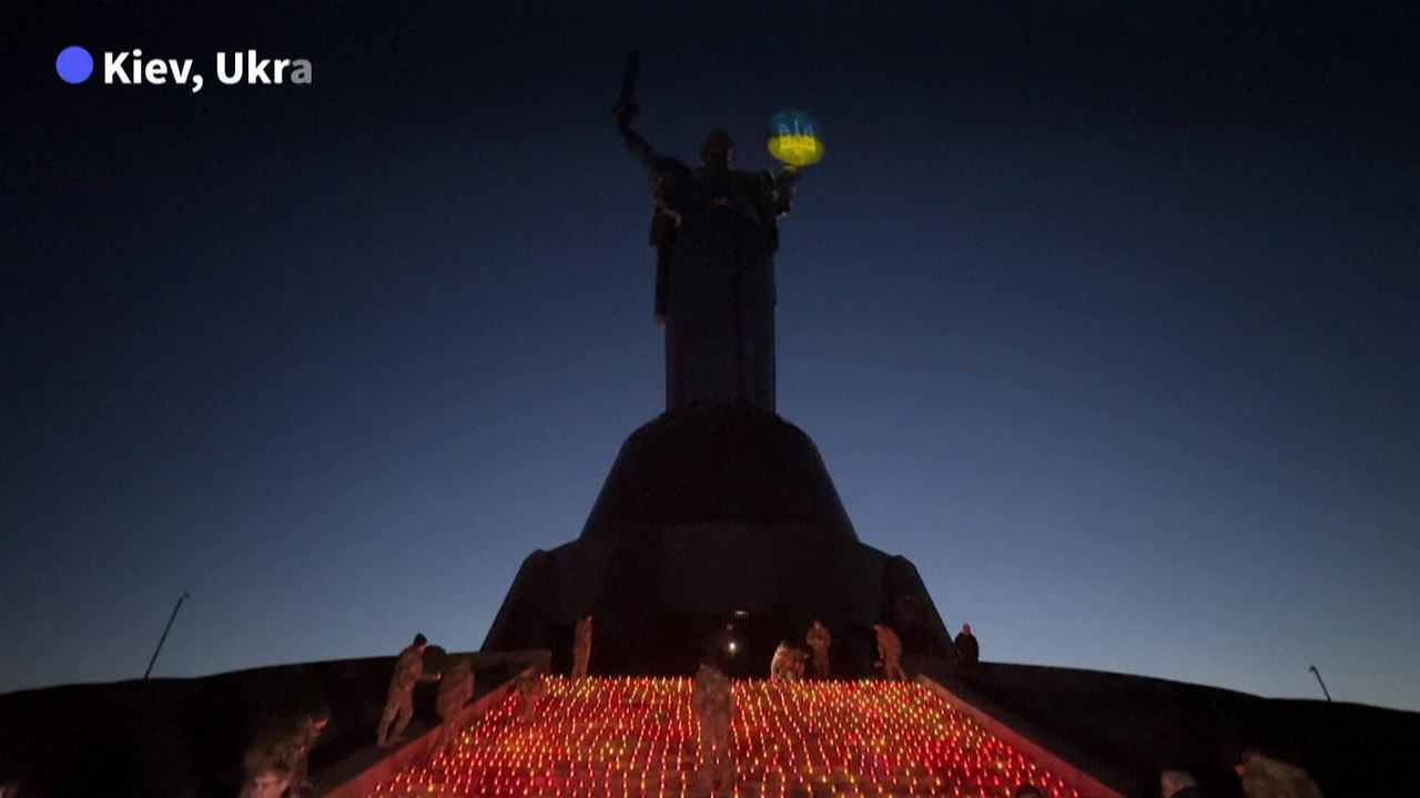 1.000 bougies allumées à Kiev pour autant de jours de guerre en Ukraine