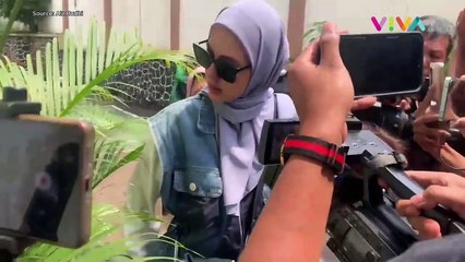 Dikerubungi, Tangis Paula Verhoeven Pecah Usai Sidang