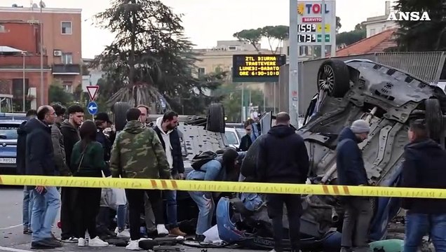 Roma, incidente tra volanti: muore un poliziotto