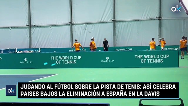 Jugando al fútbol sobre la pista de tenis: así celebra Paises Bajos la eliminación a España en la Davis