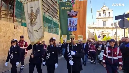 Margaret Spada, palloncini liberati in cielo e bara in processione