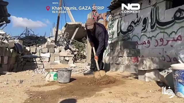 Deslocados em Gaza usam lama para tentar reconstruir casas destruídas pela guerra