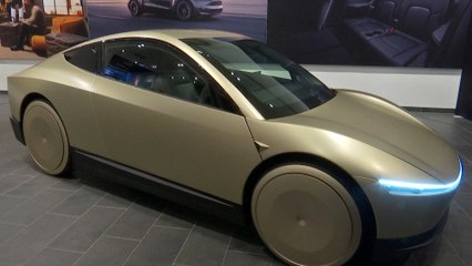 Descubre el Cybertruck de Tesla en exposición en Berlín 🚗