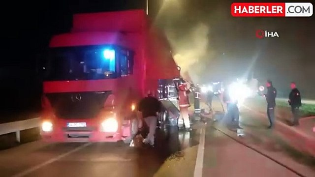 Bursa'da Domates Yüklü Kamyonda Yangın