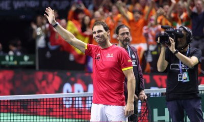 الجماهير الإسبانية تكرم الأسطورة نادال 🎾