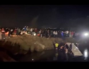 إنقاذ 3 ركاب والبحث عن آخرين، سقوط سيارة ميكروباص في النيل أمام كوبري جمصة