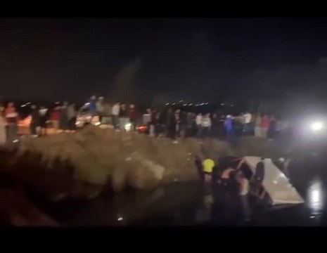 إنقاذ 3 ركاب والبحث عن آخرين، سقوط سيارة ميكروباص في النيل أمام كوبري جمصة