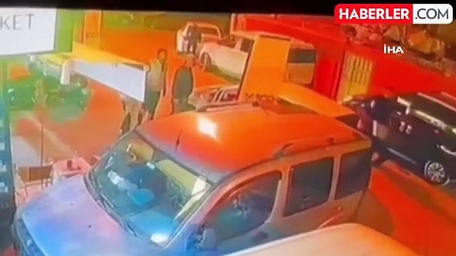 İzmir'de 3 polis memurunun yaralandığı saldırının görüntülerine ulaşıldı