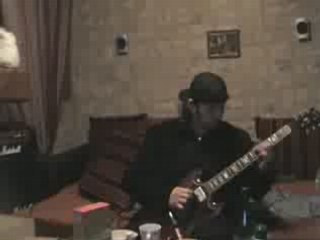 Lord Satanas fait son "internationale" électrique