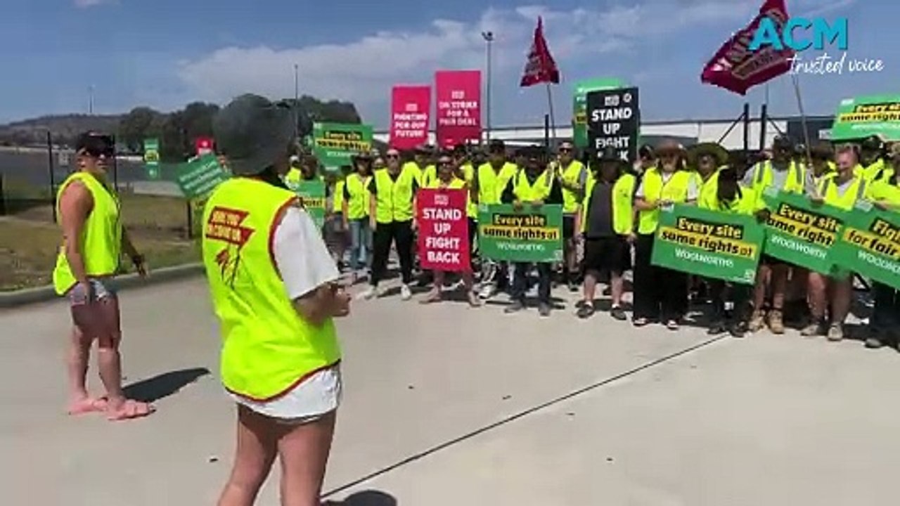 Workers protest at Woolworths Barnawartha North...