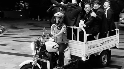 Deretan Cast Dan Produser Jatuh Cinta Seperti Di Film-Film Datang Ke Red Carpet FFI 2024 Dengan Naik Motor Galon