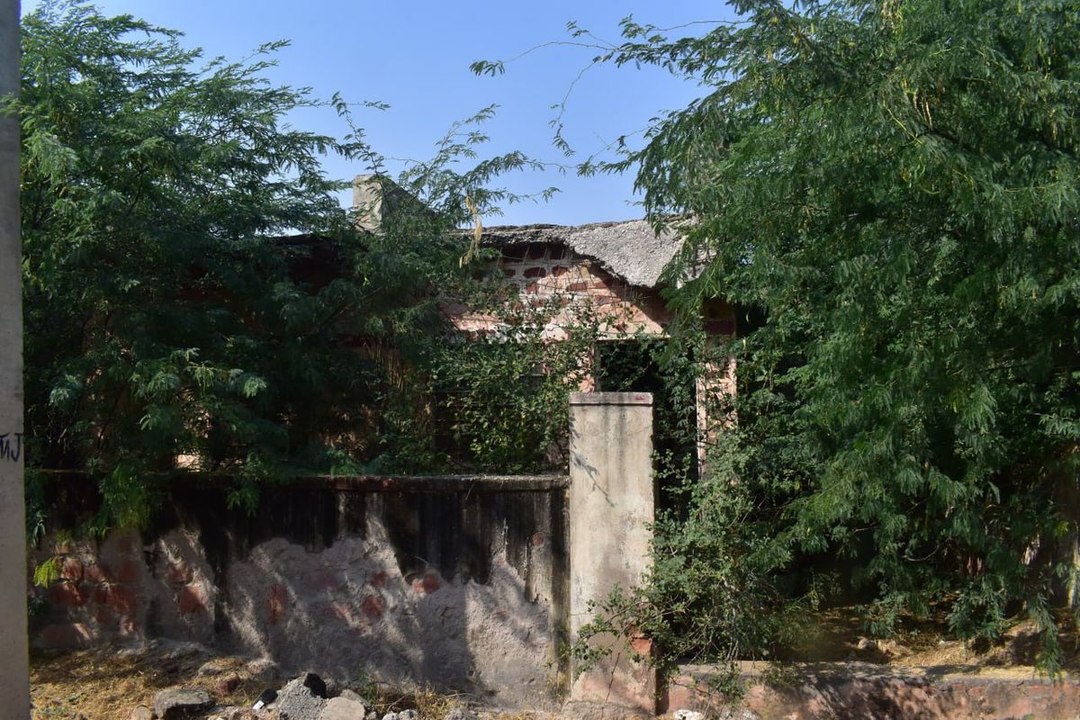 नागौर में जर्जर होकर ढह रहे हाउसिंग बोर्ड के घट...
