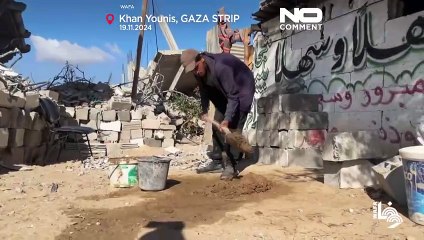 Yerlerinden edilen Filistinliler yıkılan evlerini yeniden inşa etmek için çamur kullanıyor