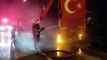 Bursa'da, 20 ton domates yüklü kamyonda çıkan yangın söndürüldü