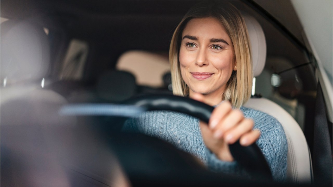 Benzinpreis, führerschein und kfz-versicherung: das ändert sich 2025 für autofahrer