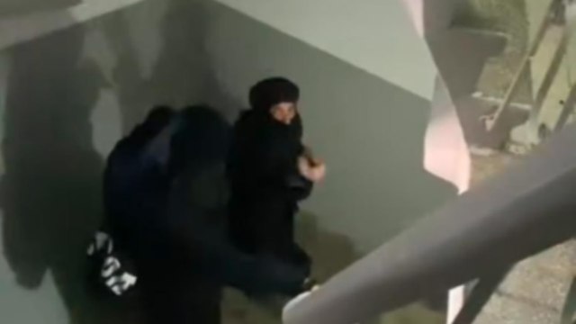Çarşaf giyip öğle vakti hırsızlığa soyundular