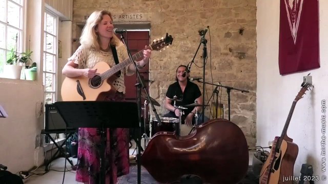 ME AND BOBBY MCGEE performed by MIRTHE, guitar & vocals, live 2023, France, Brittany