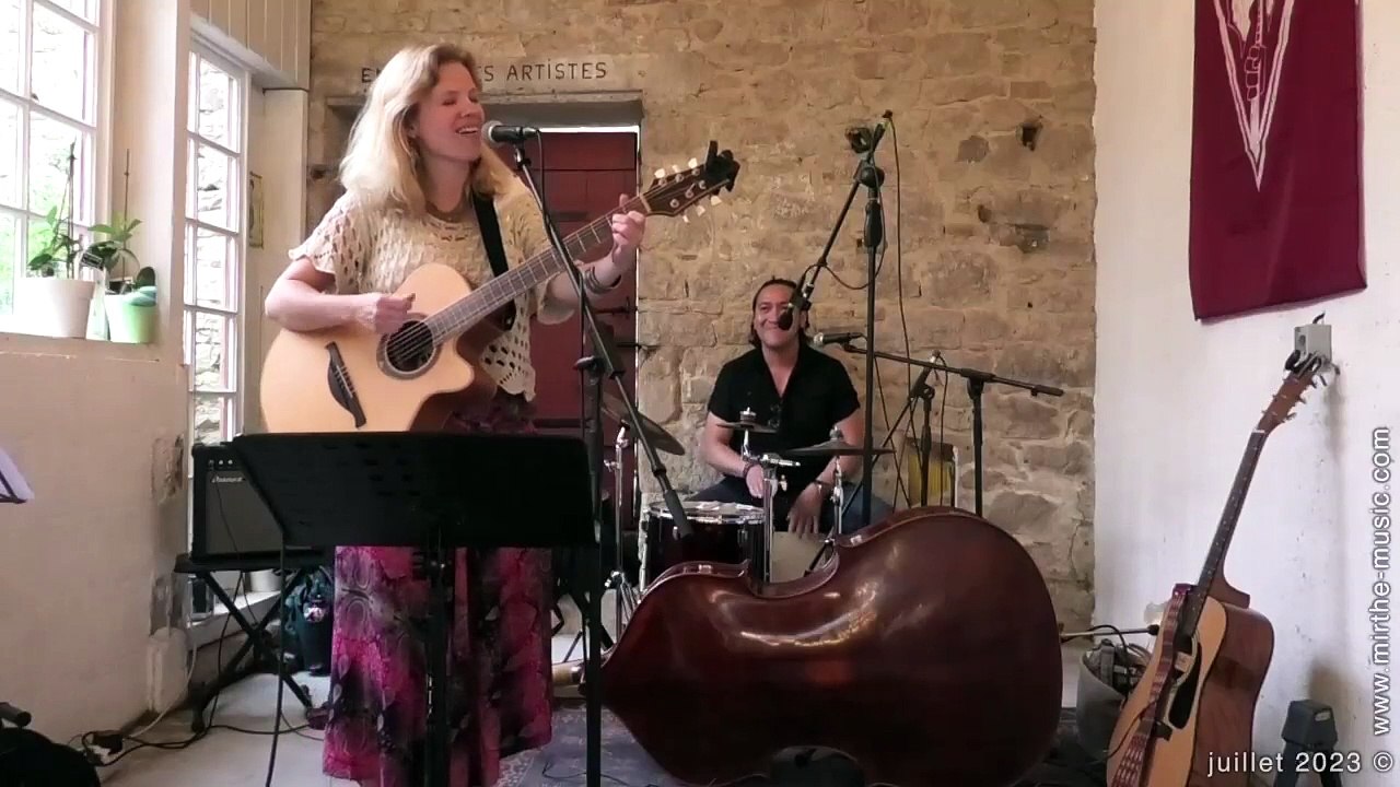 ME AND BOBBY MCGEE performed by MIRTHE, guitar & vocals, live 2023, France, Brittany