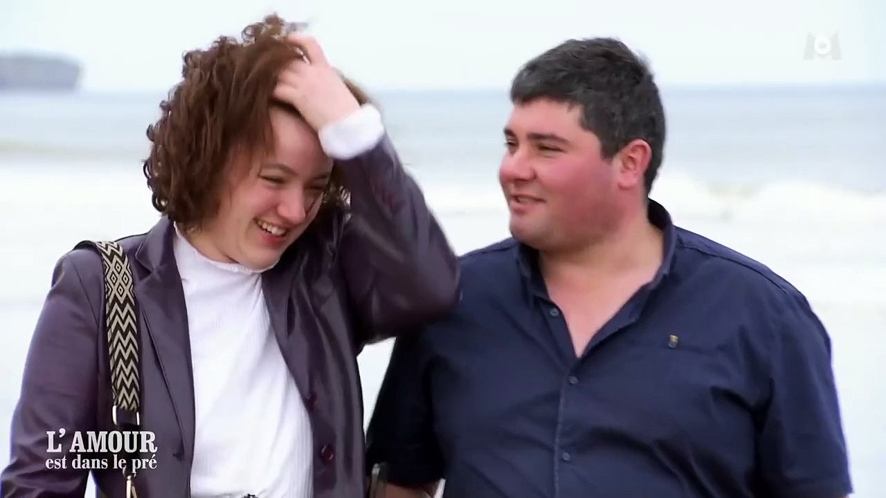 Bisous de Valentin et Flavie dans "L'amour est dans le pré"