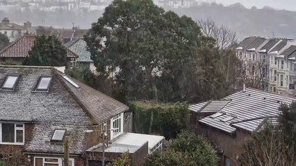 Watch as snow falls in Hastings