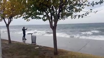 Marmara'yı lodos vurdu, ağaçlar tabelalar devrildi, hayatı felç etti
